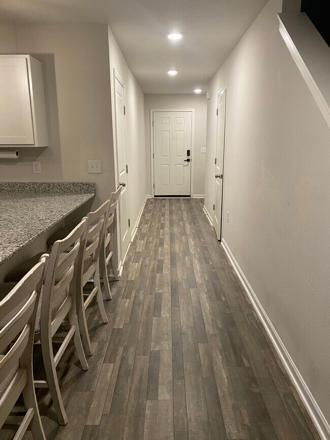 Building Photo - 45204 Red Brick Dr