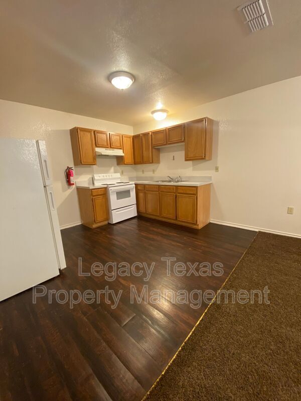 Foto del edificio - 1112 Williams Ave