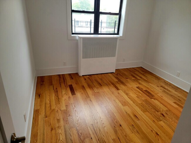 Foto del edificio - 1 Pelhamwood Ave