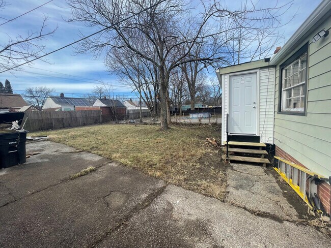 Building Photo - 3938 E 177th St