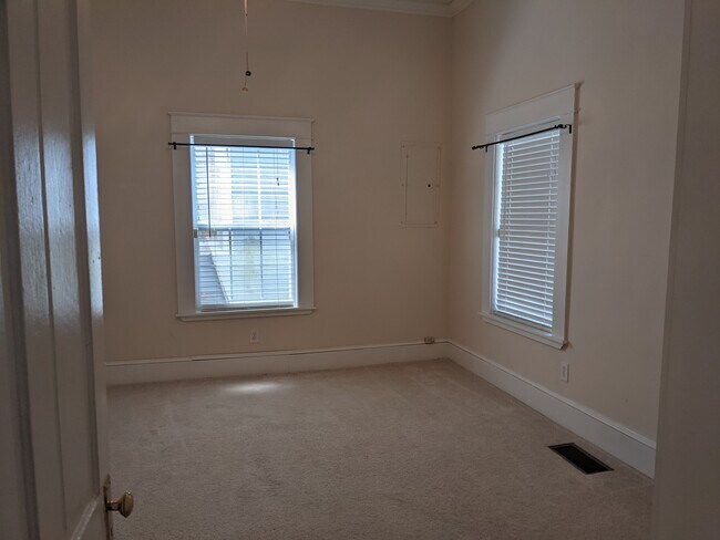 Foto del edificio - 2419 Cherry St