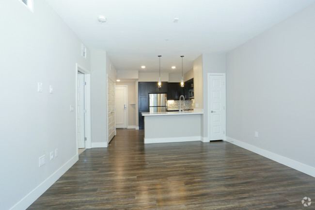 1BR, 1BA - 711 SF A1 Living Area - The Mercer