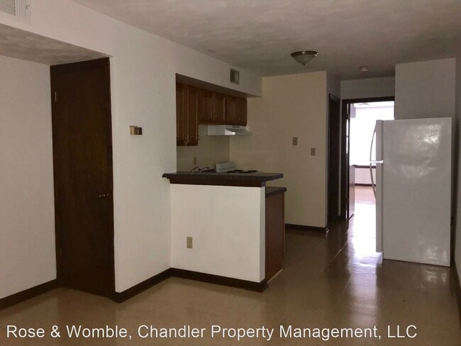 Building Photo - 1049 W 49th St