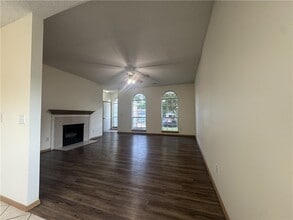 Building Photo - 1502 Cresent Dr