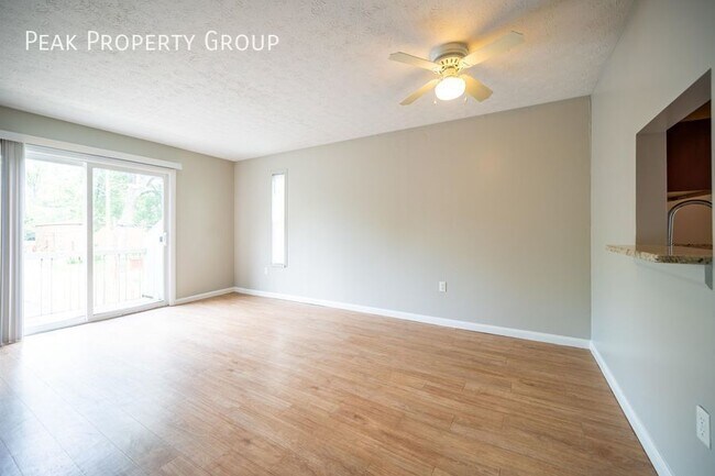 Building Photo - Available Now! Located in amazing Grandvie...