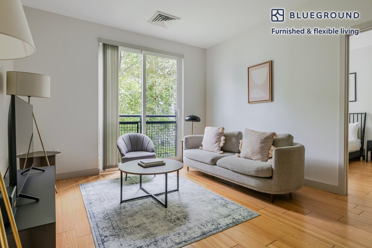 Foto principal - 320 D St