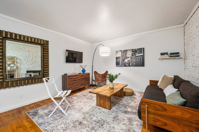 Foto del edificio - 320 W 30th St