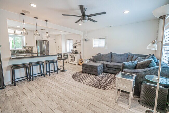 Foto del edificio - Beautifully Remodeled Home Move-In Ready!