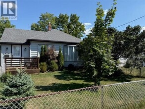 Building Photo - 11 Mercer Rd