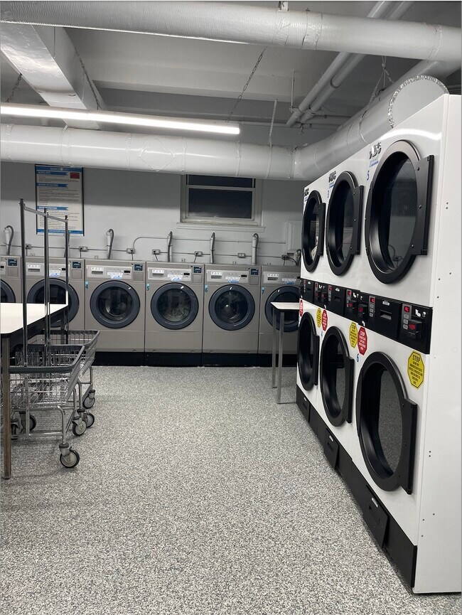 Foto del edificio - 3415 74th St