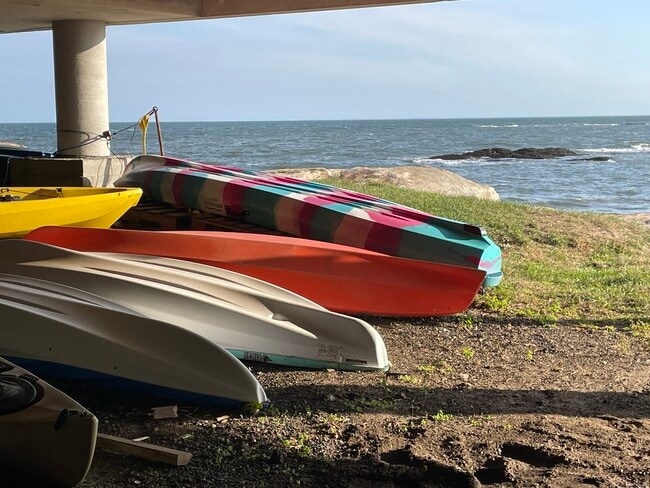 Foto del edificio - 1 Mansfield Grove Rd