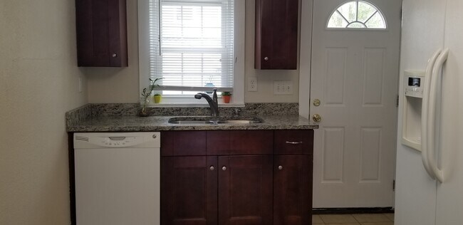 Kitchen (dishwasher) - 419 22nd St