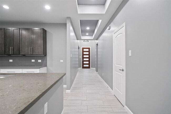 Building Photo - 8515 Joggers Ln
