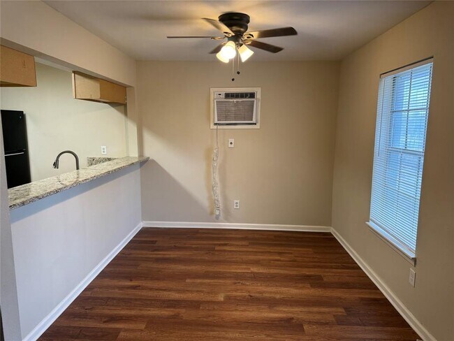 Building Photo - 3024 Dennis St