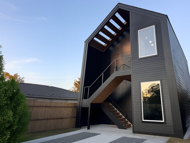 Building Photo - 8324 Williamsdell St