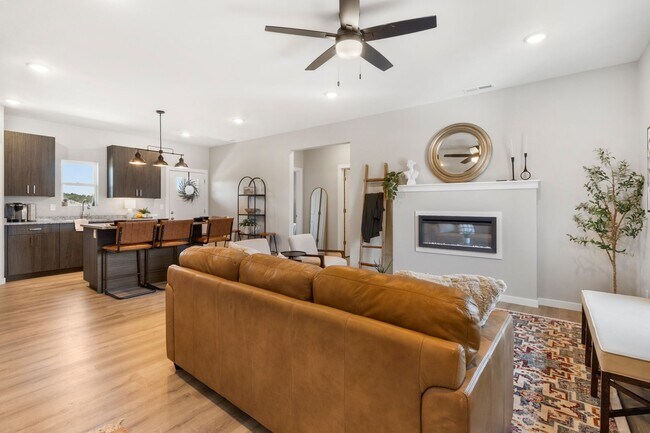 Foto del edificio - Now Leasing! Brand New 3 Bed, 2 Bath Home ...