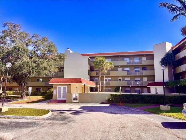 Building Photo - 3120 N Pine Island Rd