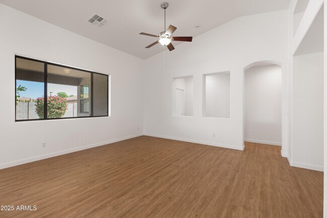 Building Photo - 8758 West Myrtle Ave