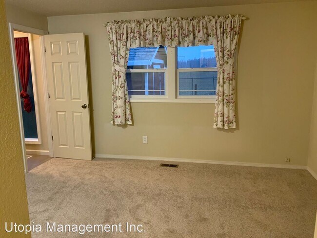 Foto del edificio - 3 br, 2 bath House - 511 SW Mawrcrest Dr