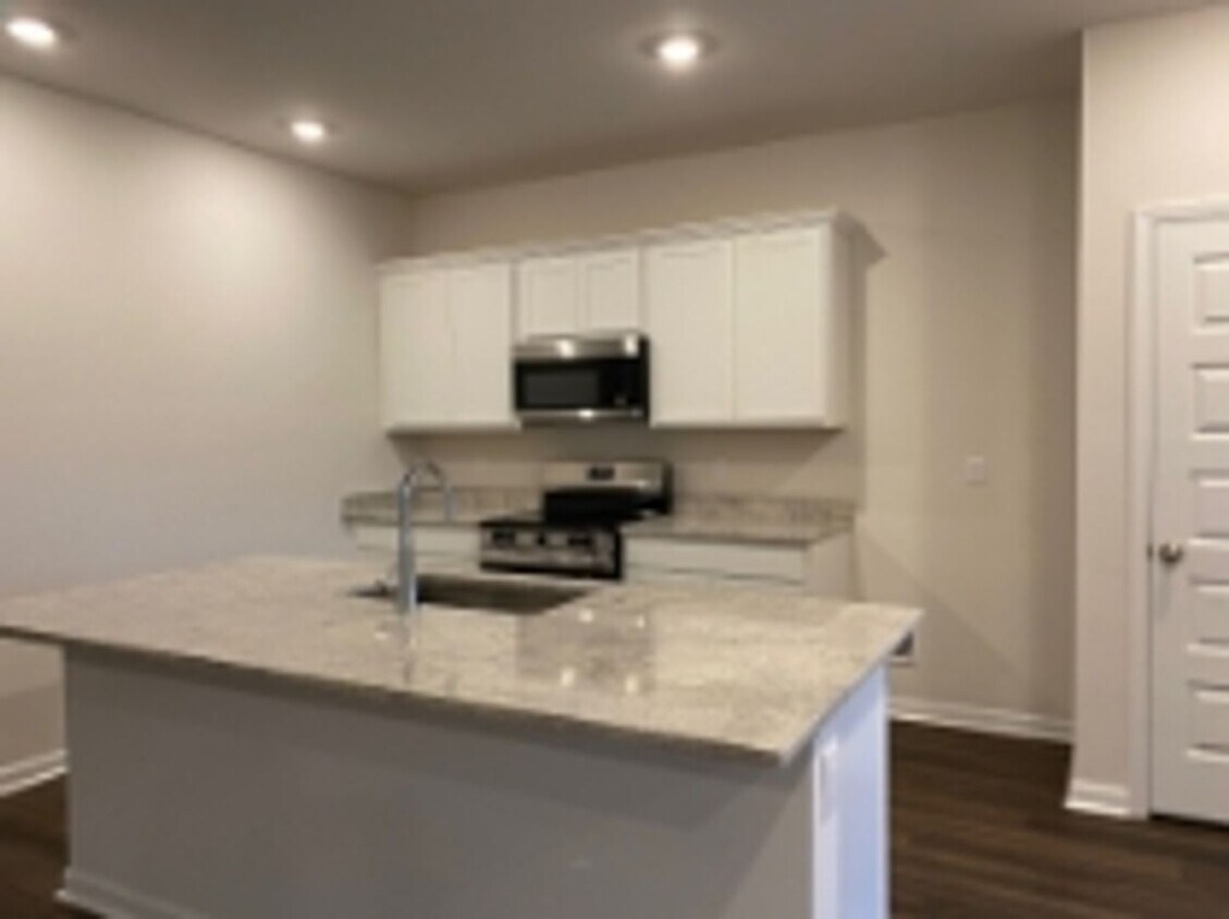 Foto principal - Brand-New 3BR Home in Heritage Park – Resort-Style Living in Madison