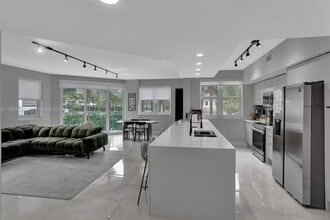 Building Photo - 20000 E Country Club Dr