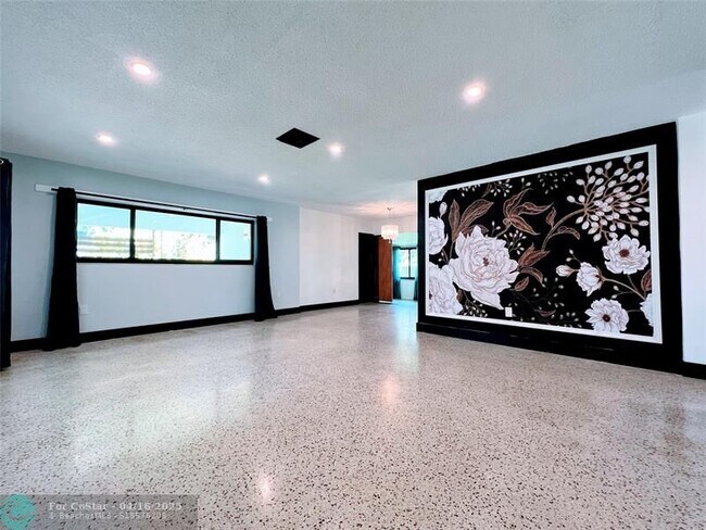 Foto del edificio - 2632 NE 10th Ave