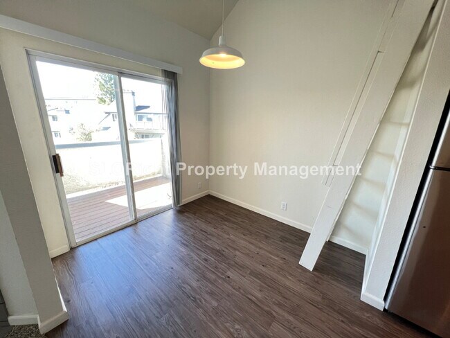 Foto del edificio - AVAILABLE AUGUST - Upstairs San Luis Obispo Condo - 2 Bedroom / 1 Bathroom