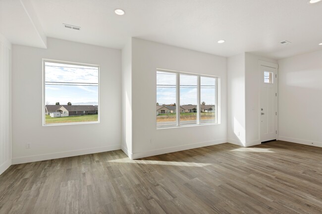 Building Photo - 2861 S Bluff Rd