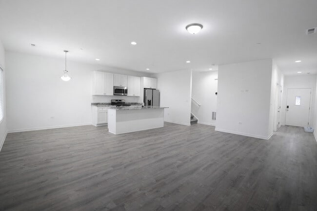 Building Photo - 1128 Gillespie Ln