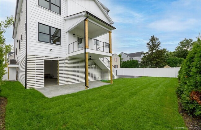 Building Photo - 124 Fox St