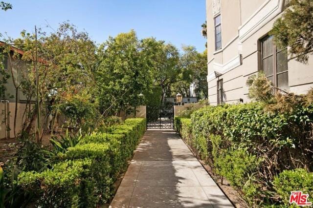 Building Photo - 1314 N Hayworth Ave