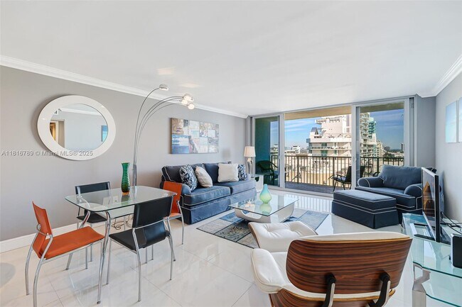 Foto del edificio - 5838 Collins Ave