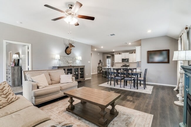 Building Photo - 158 Coyote Trl