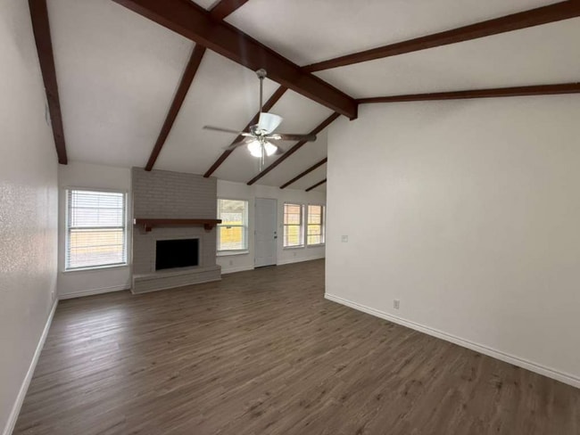 Foto del edificio - 6614 Robin Forest