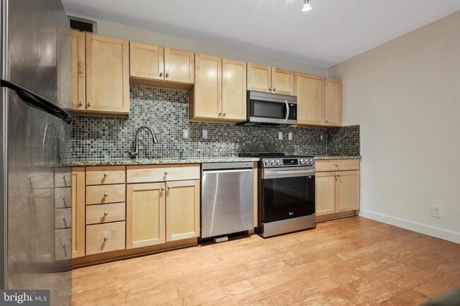 Building Photo - 309 Yoakum Pkwy
