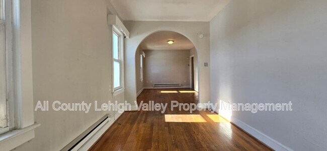 Foto del edificio - 708 Linden St