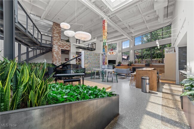 Foto del edificio - 2048 Fulton Rd