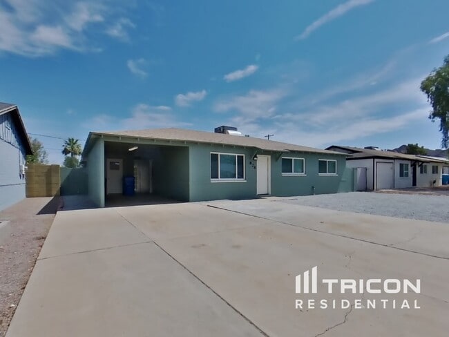 Building Photo - 826 E Orchid Ln