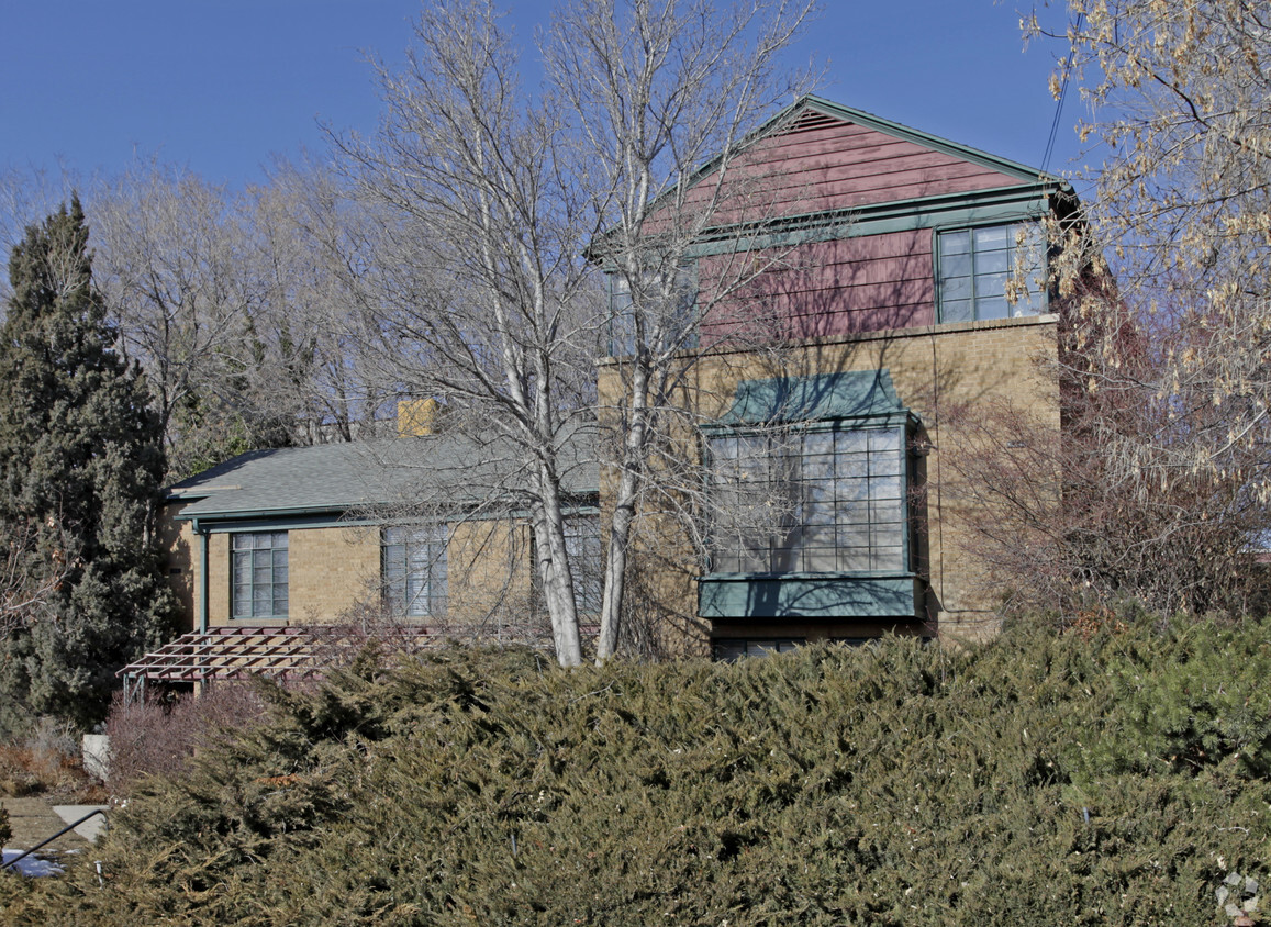 Primary Photo - 111 E Hillside Ave