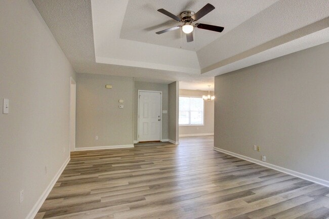 Foto del edificio - Stunning Brick Front Home With Fireplace And Hardwood Flooring In Sango Area