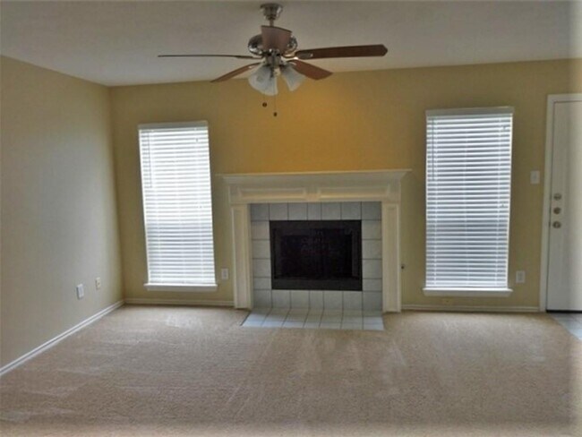 Foto del edificio - 1103 Lochmoor Ln
