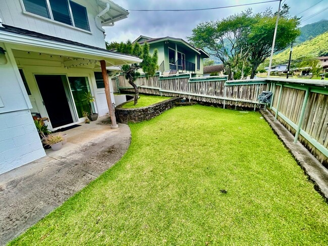 Building Photo - 3386 Manoa Rd