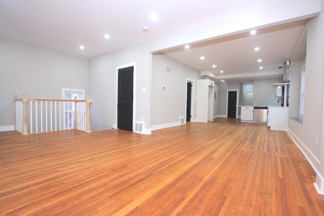 Building Photo - 5016 Seminole St