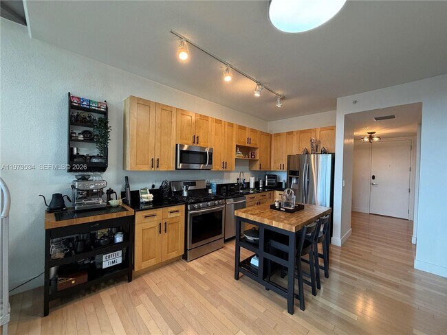 Foto del edificio - 150 E Robinson St