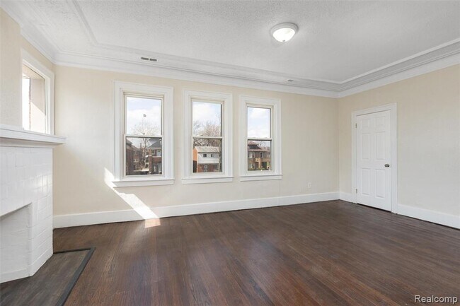 Foto del edificio - 3217 Elmhurst St