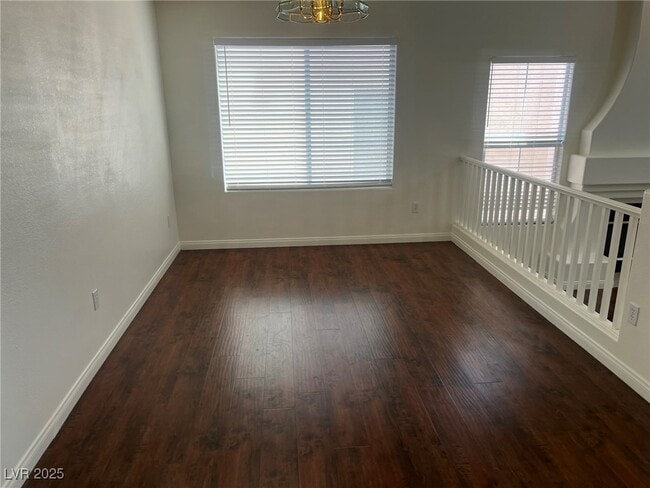Foto del edificio - 302 Waterton Lakes Ave