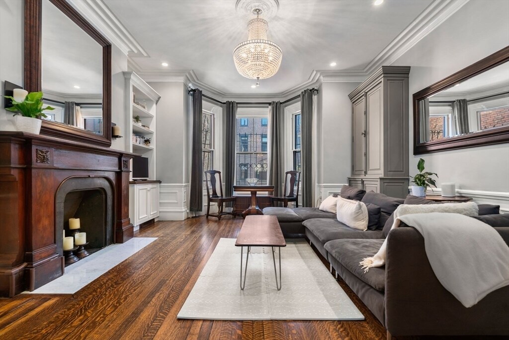 Primary Photo - 313 Beacon St