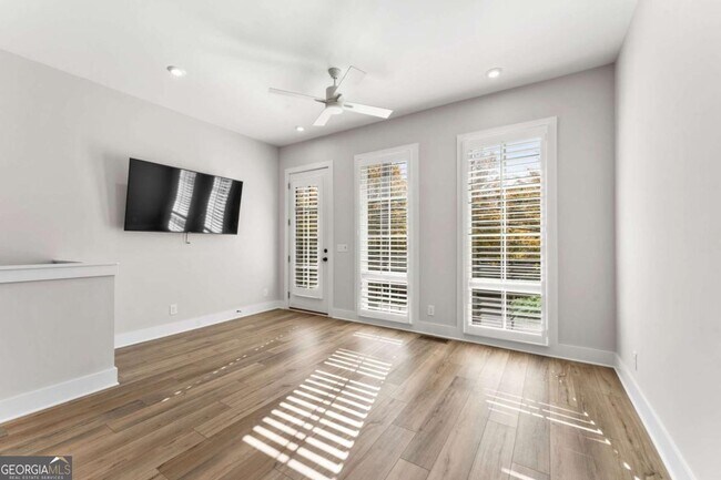 Foto del edificio - 1272 Longreen Ter NW