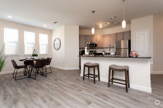 2BR2BA-1210sft - Majestic Parc