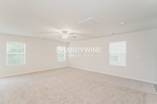 Building Photo - NEW LOWER RENTAL RATE LEASING SPECIAL: Rec...